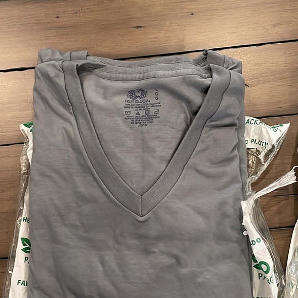 New in Bag 3 Pack Sizes M Fruit of the Loom Dark Gray V Neck shirts - Picture 3 of 14
